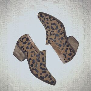 BNIB Dolce Vita Leopard Suede Western Bootie Shoe